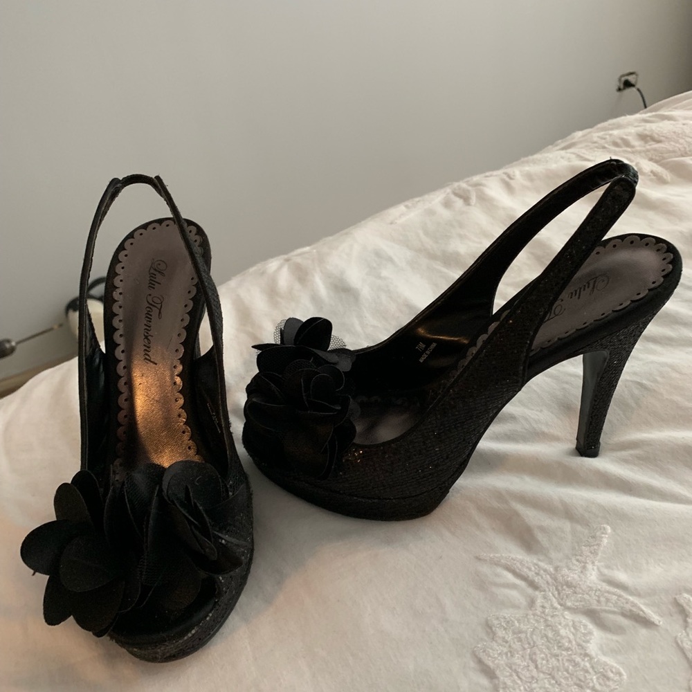 Lulu Townsend Sexy black high-heeled open toe shoe